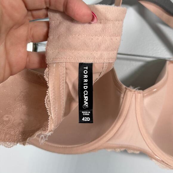 Torrid Curve 42D Lace Strapless Bra Beige Satin - Picture 5 of 6